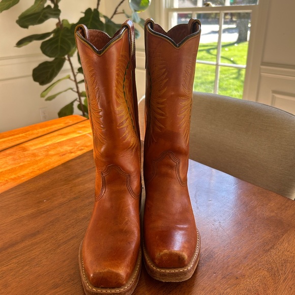 The most gorgeous vintage boots. - Picture 4 of 6